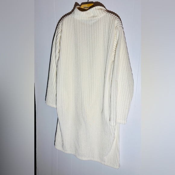 Cozy Cream Zip-Up Robe - Picture 4 of 4